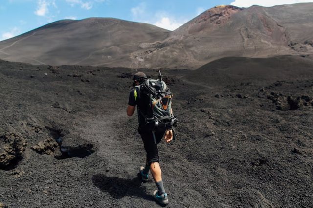Escursione sui sentieri dell'Etna