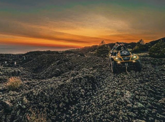 Escursione in quad tra i paesaggi lavici dell'Etna
