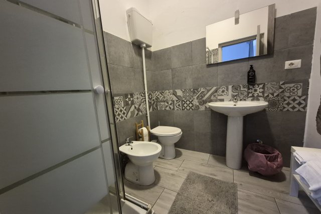 Doccia del bagno privato della camera T-Premium